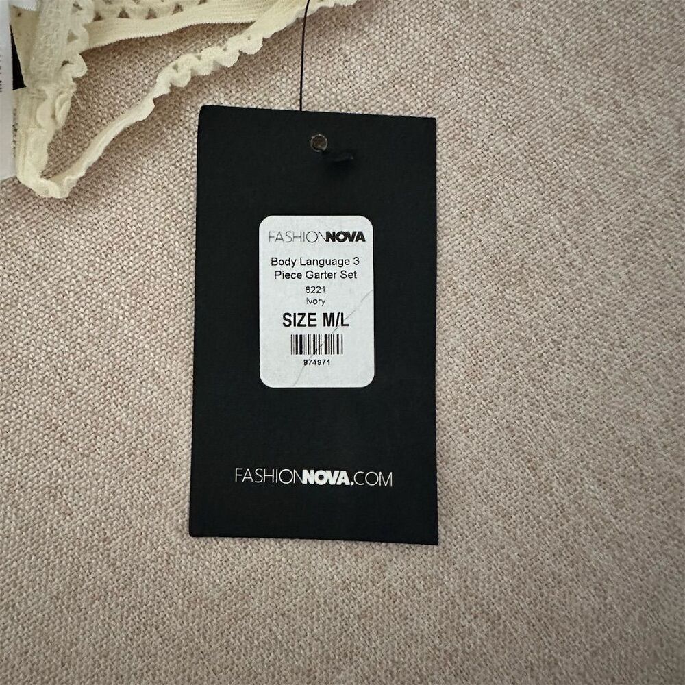 NWT Fashion Nova Women's Ivory Lace 3 Piece Garter Lingerie Set Size M/L - Picture 4 of 5
